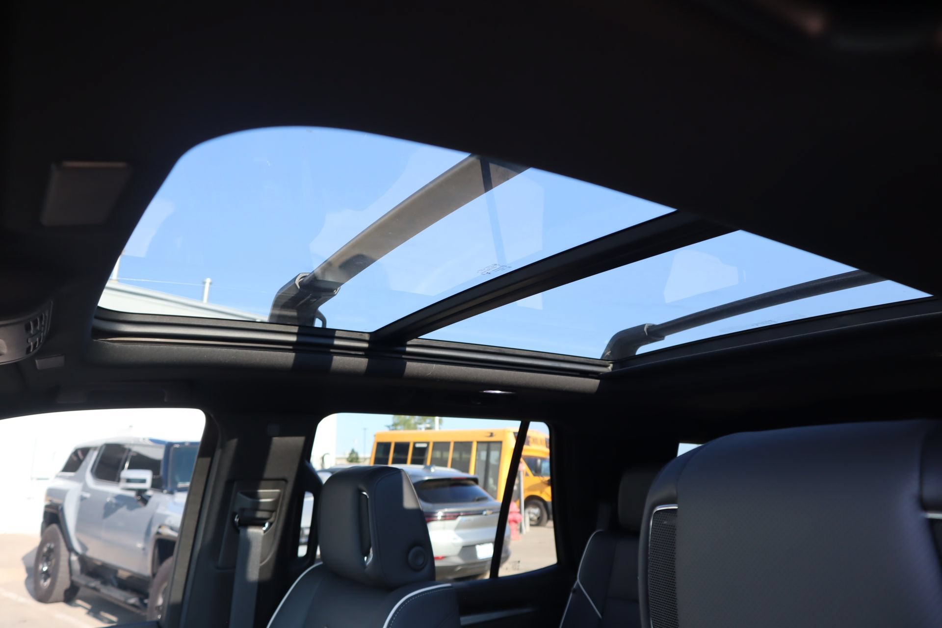 2027 Cadillac Escalade Luxury - Photo 24