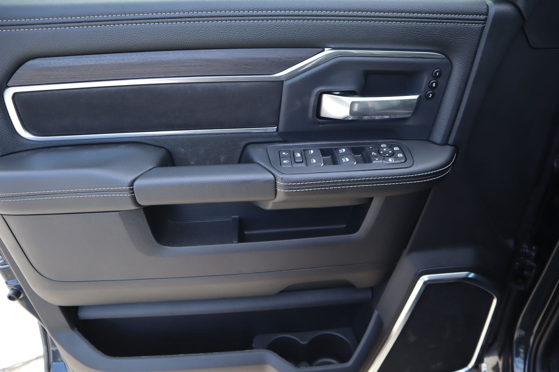 2026 RAM 2500 Laramie - Photo 16