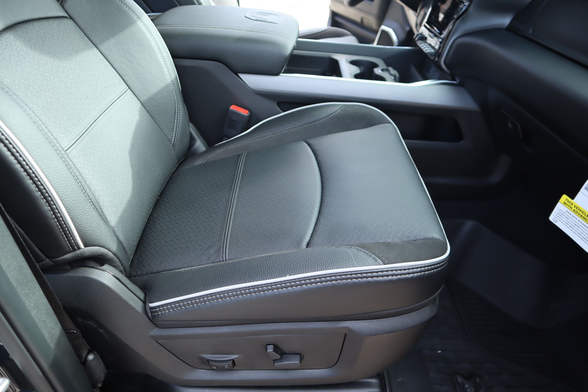 2026 RAM 2500 Laramie - Photo 13