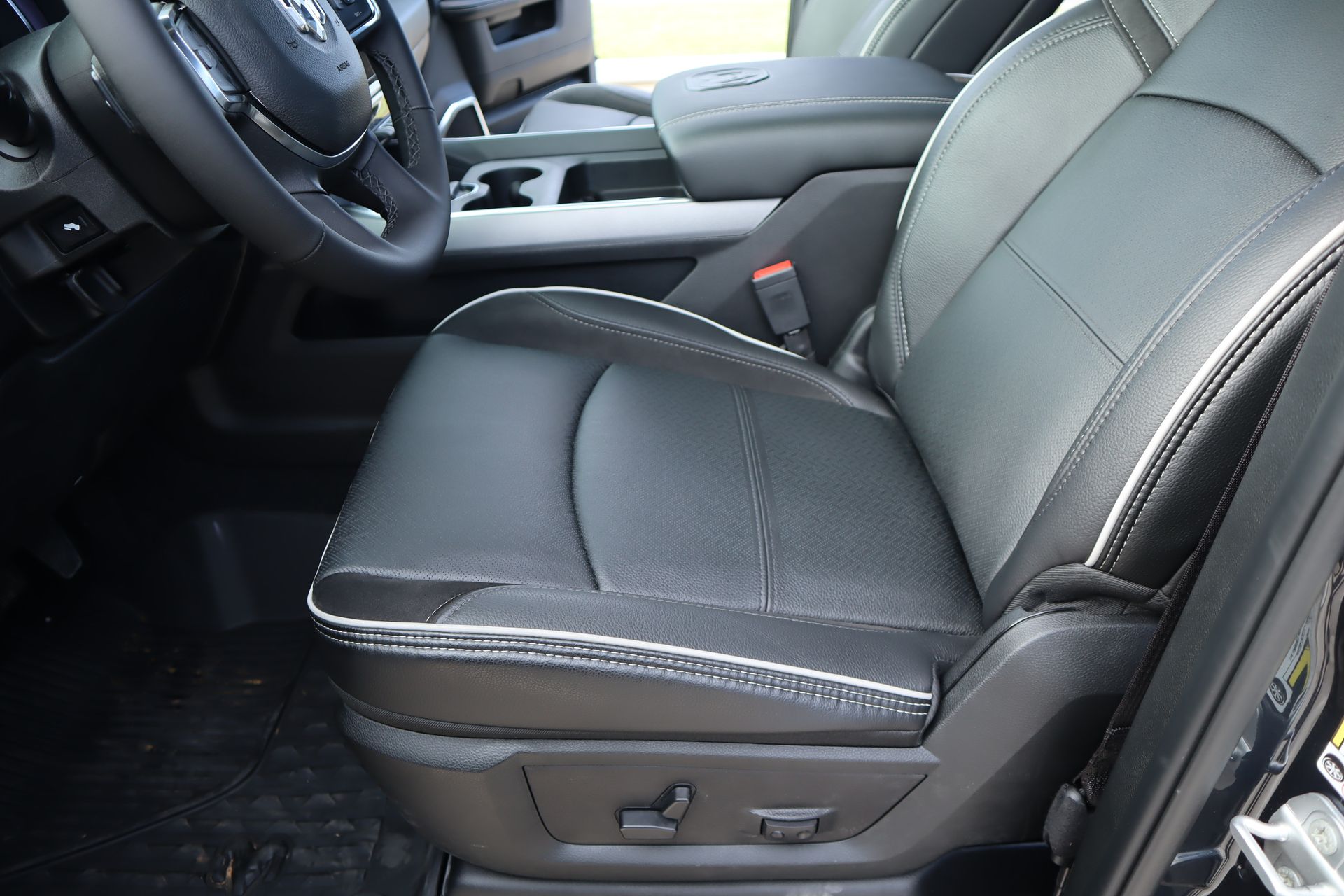 2026 RAM 2500 Laramie - Photo 11