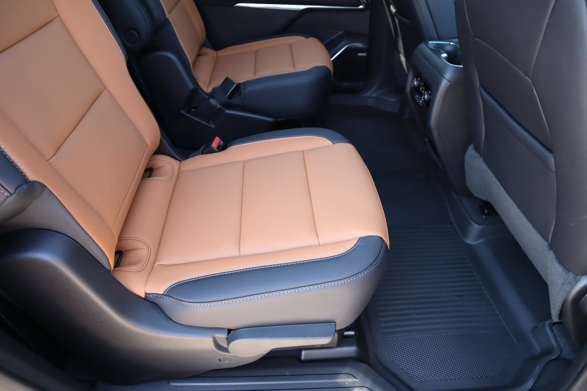 2027 Chevrolet Traverse Z71 - Photo 24