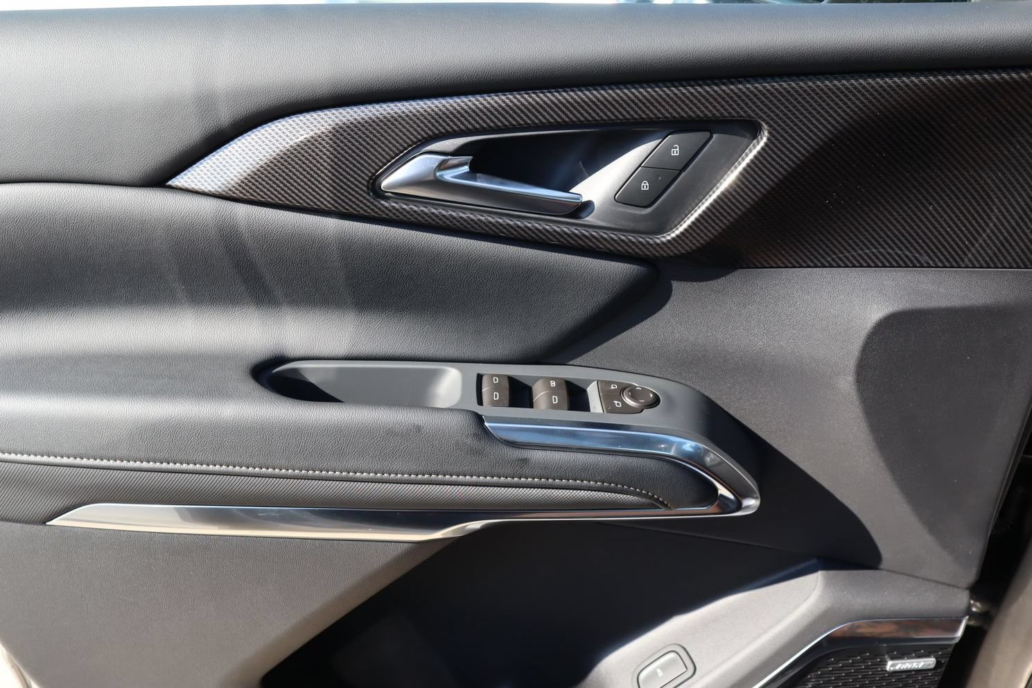 2027 Chevrolet Traverse Z71 - Photo 27