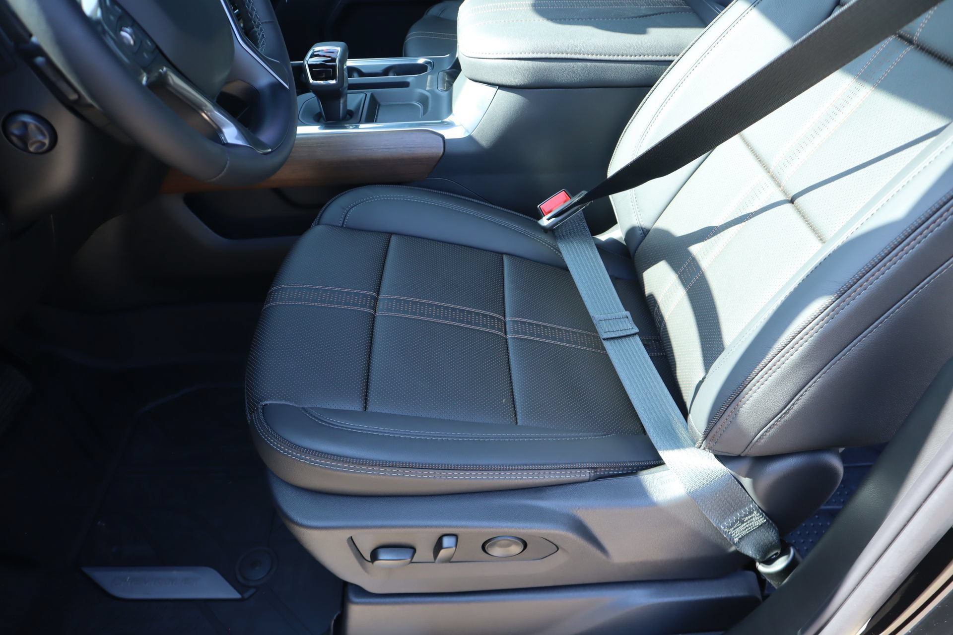 2026 Chevrolet Silverado 1500 High Country - Photo 14
