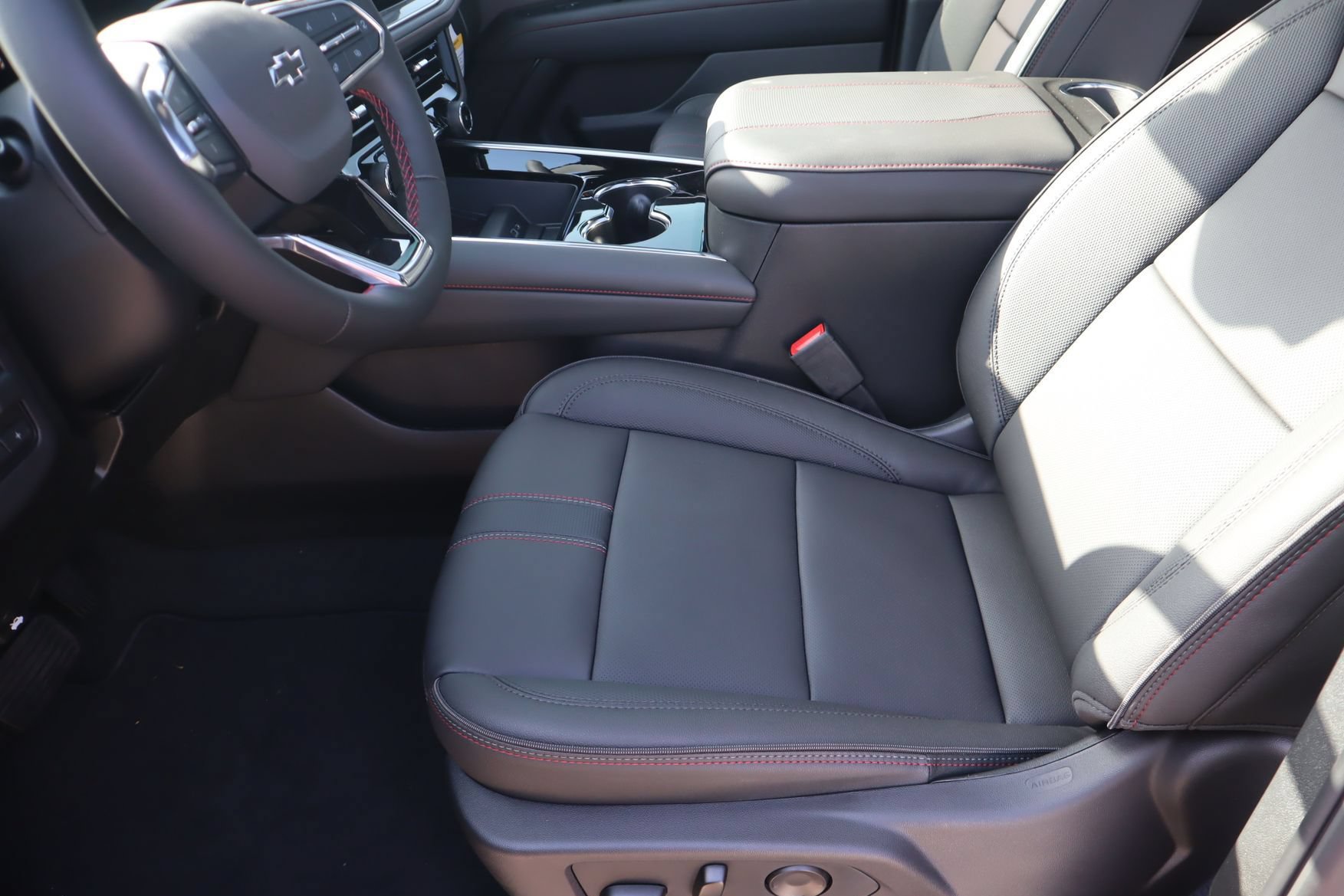 2027 Chevrolet Tahoe RST - Photo 15