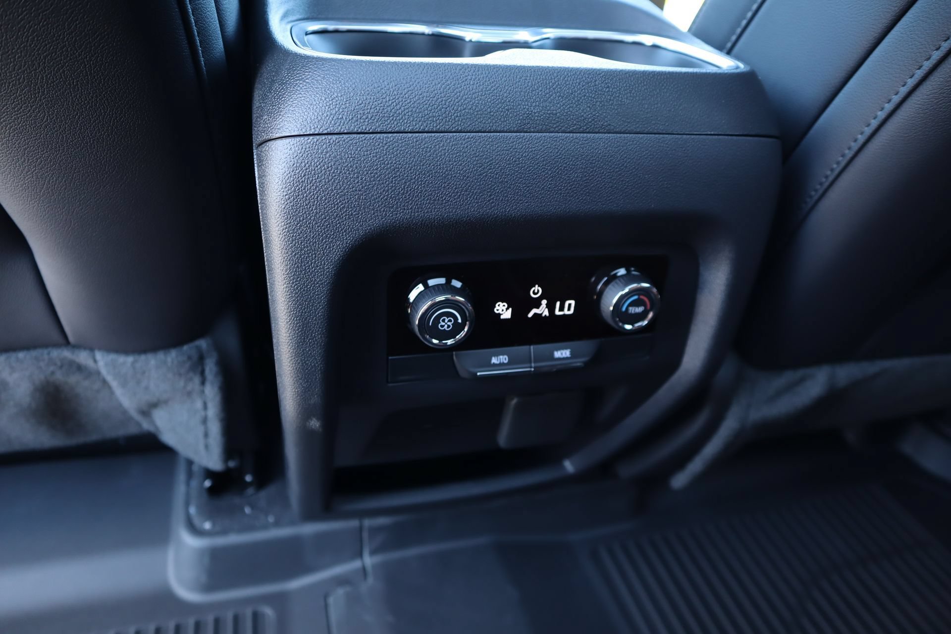 2027 Chevrolet Traverse Z71 - Photo 25