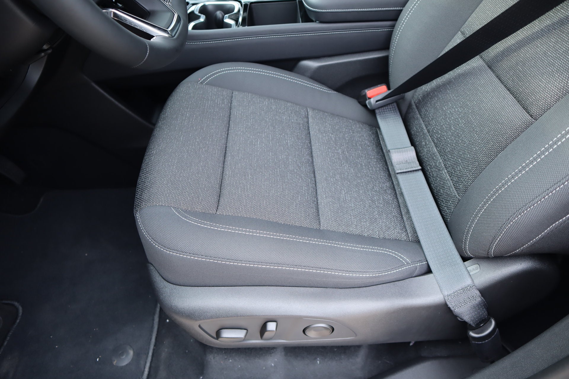 2027 Chevrolet Traverse LT - Photo 15