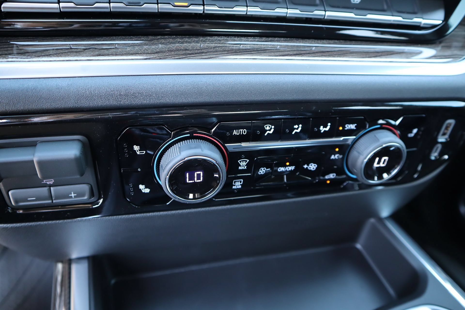 2026 Chevrolet Silverado 1500 LT - Photo 9