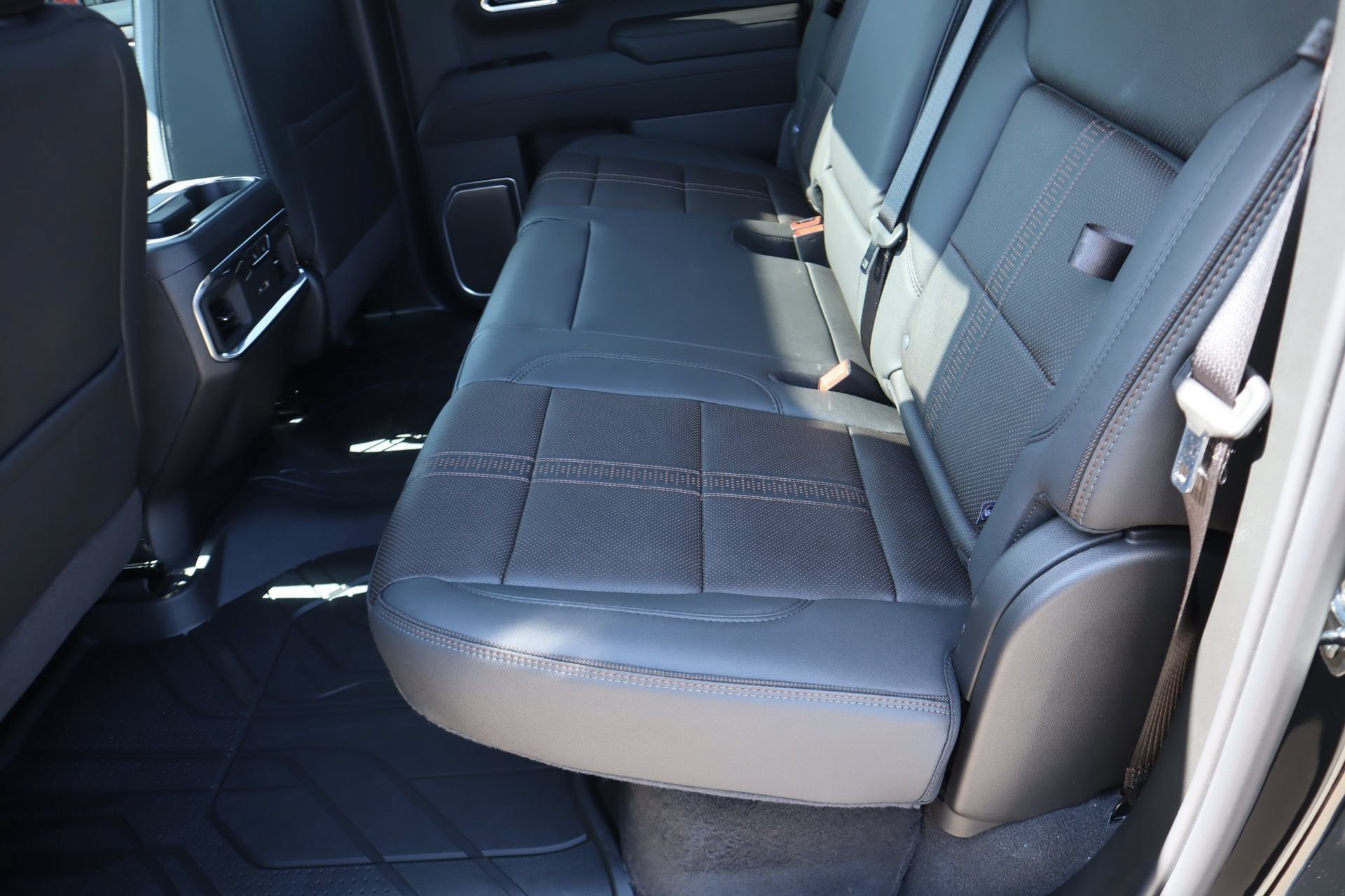 2026 Chevrolet Silverado 1500 High Country - Photo 15