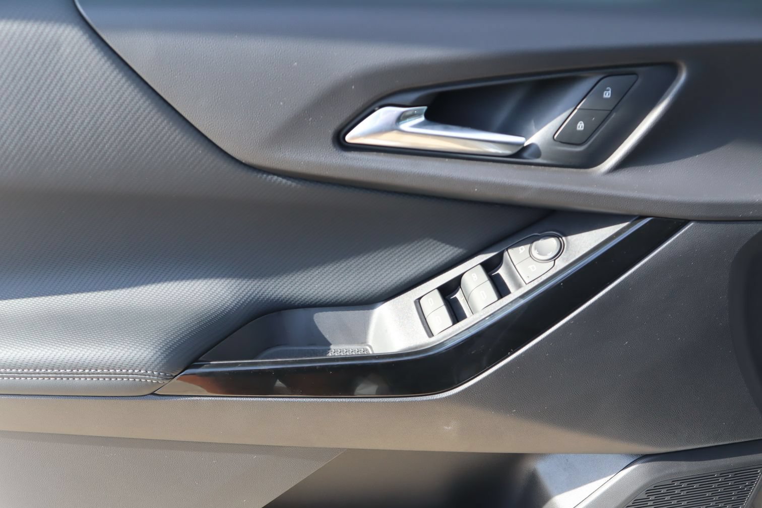 2027 Chevrolet Equinox LT - Photo 16
