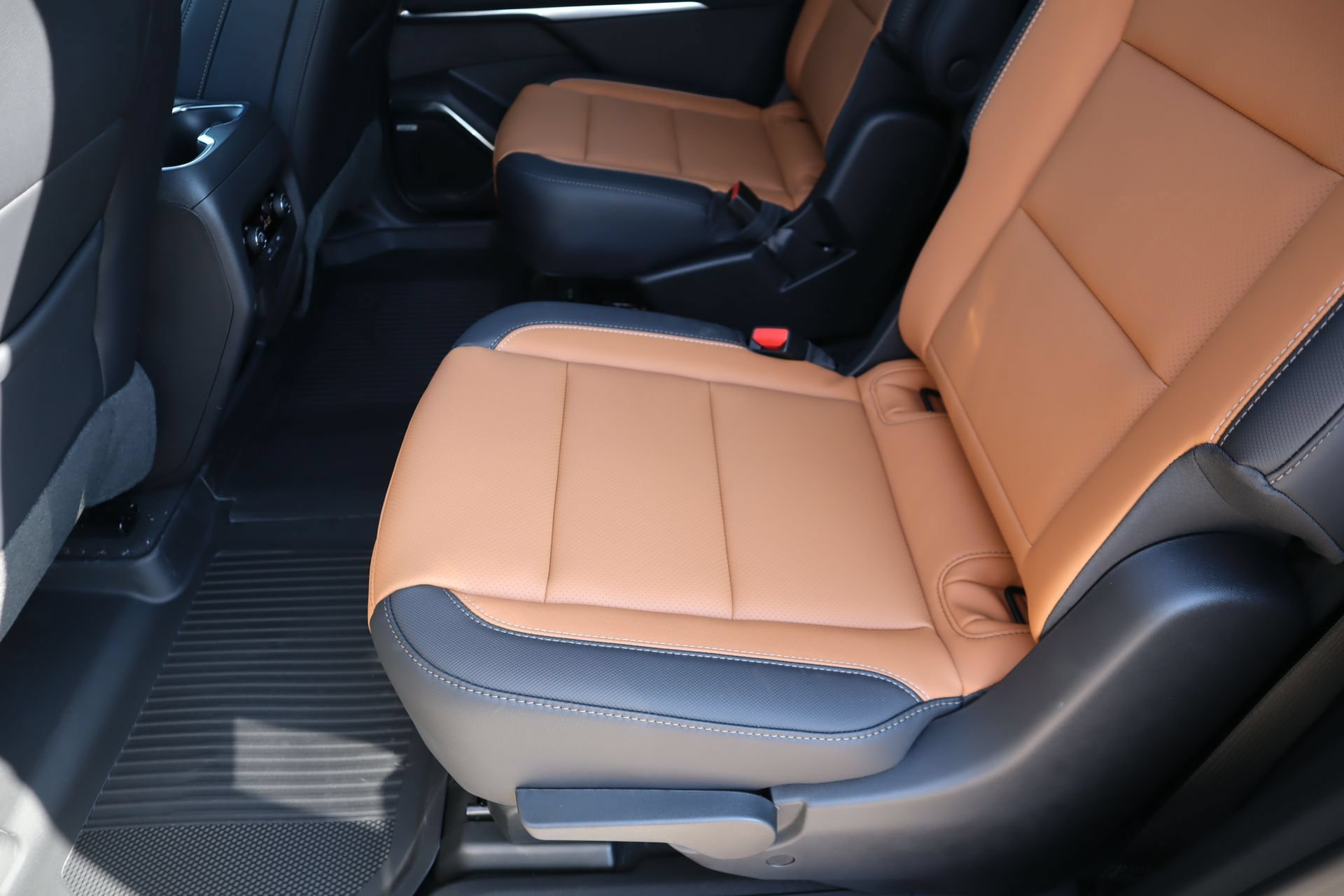 2027 Chevrolet Traverse Z71 - Photo 15