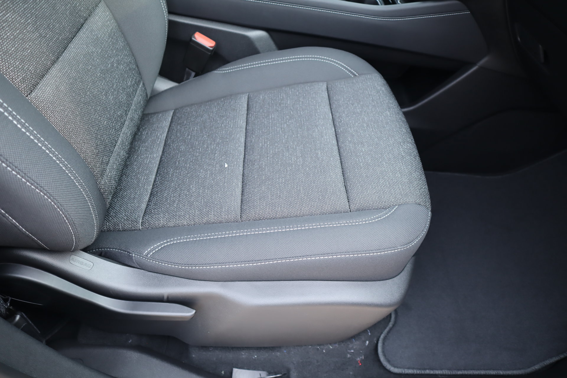 2027 Chevrolet Traverse LT - Photo 18