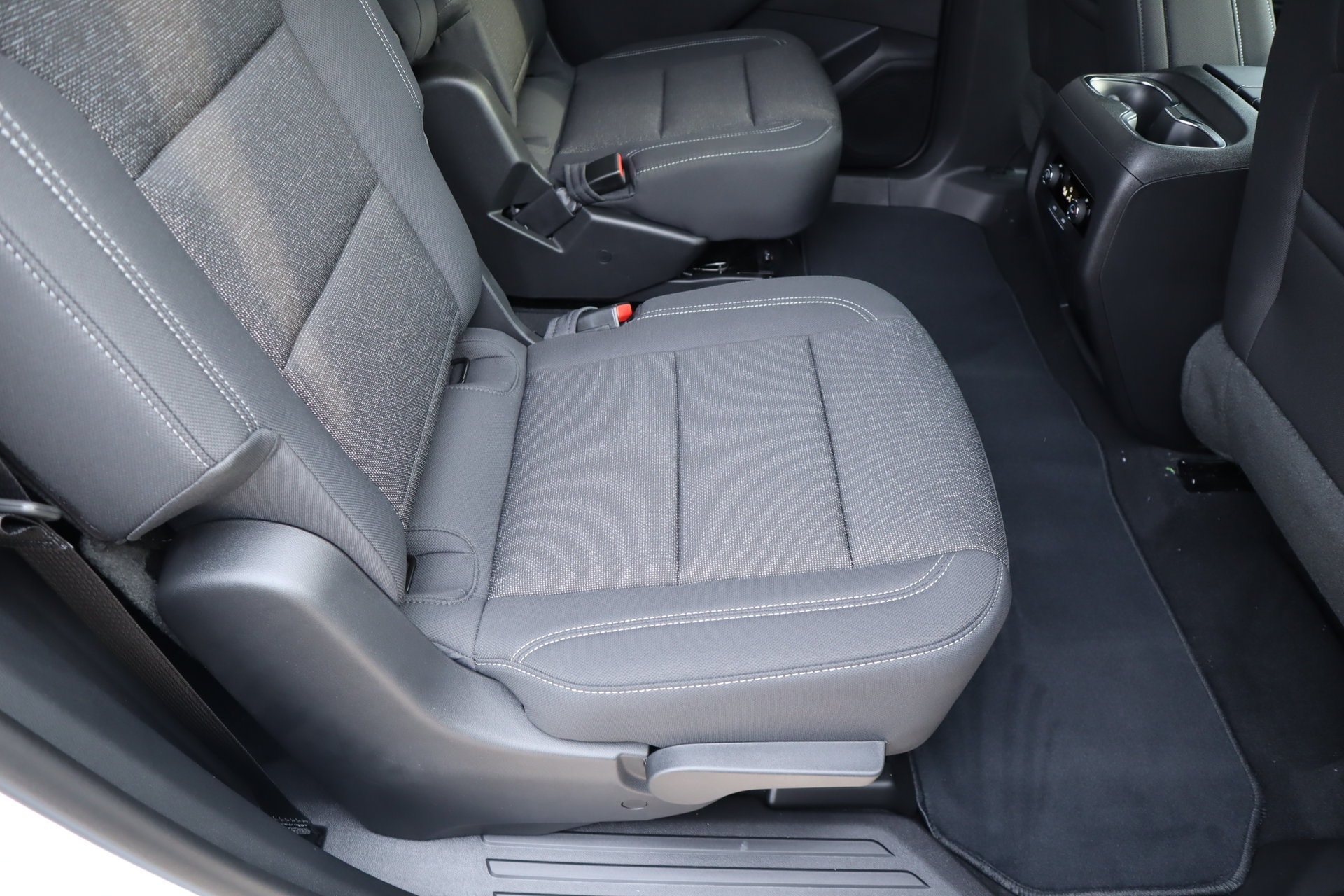 2027 Chevrolet Traverse LT - Photo 25