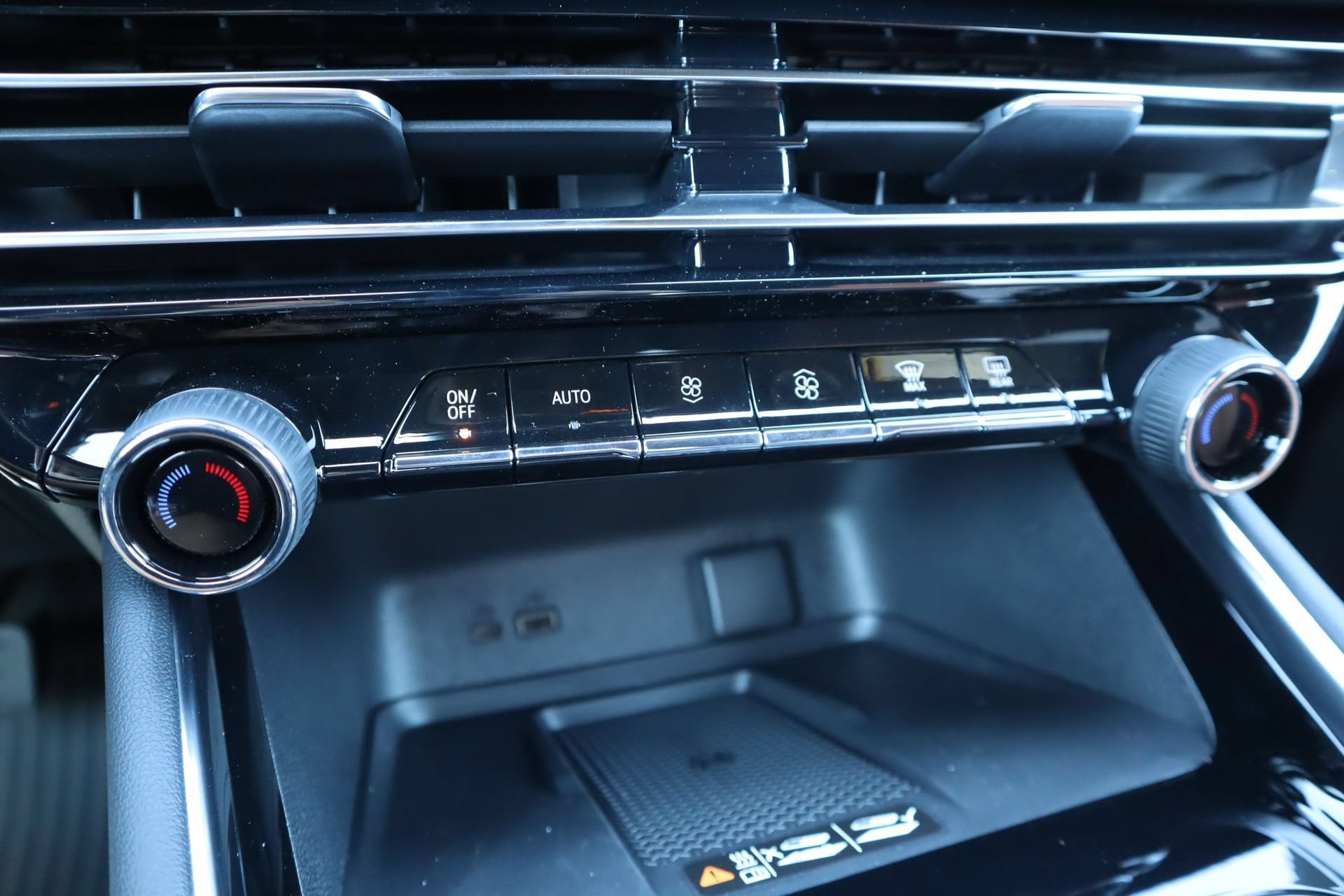 2027 Chevrolet Traverse Z71 - Photo 12
