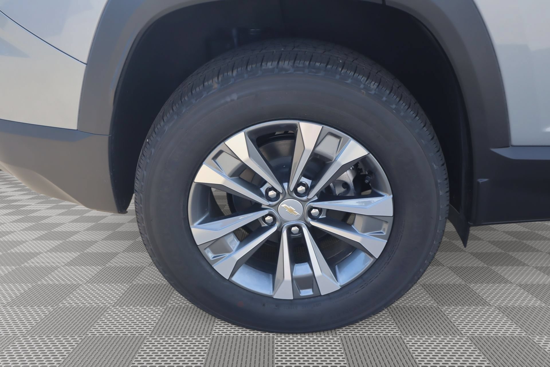 2027 Chevrolet Equinox LT - Photo 19