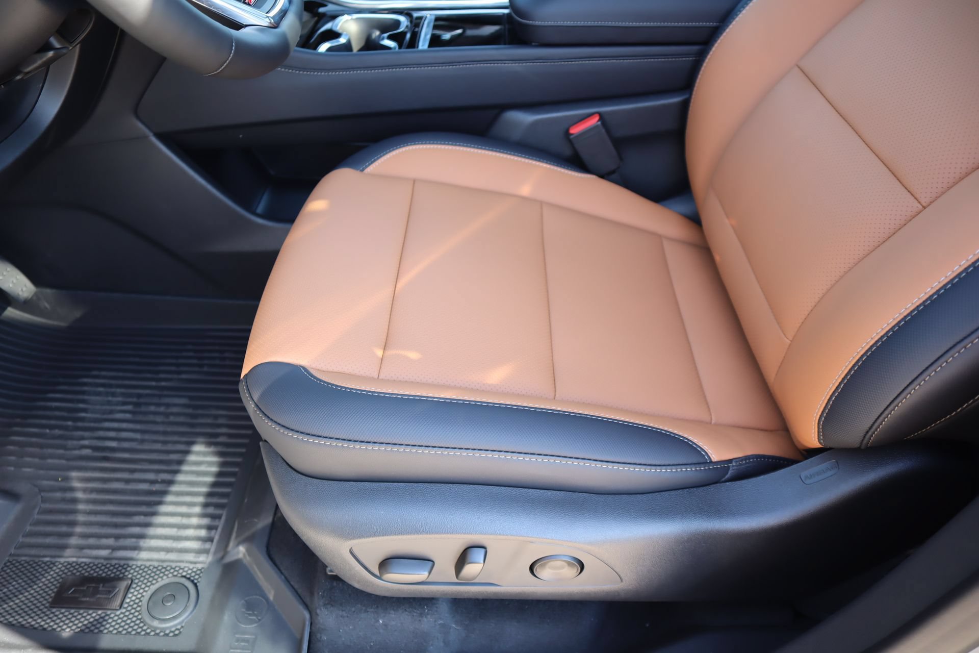2027 Chevrolet Traverse Z71 - Photo 14