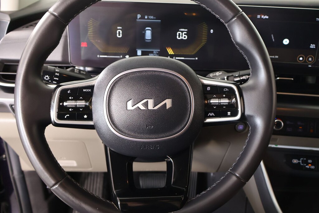 Used 2025 Kia Carnival LXS Van Passenger Van