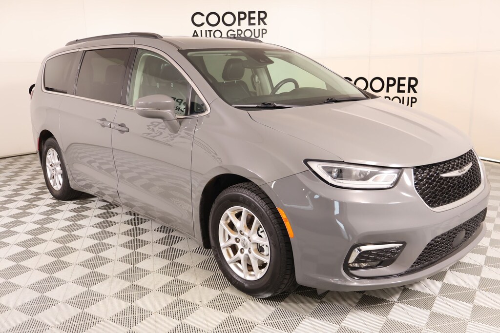 Used 2022 Chrysler Pacifica Touring L Van Passenger Van