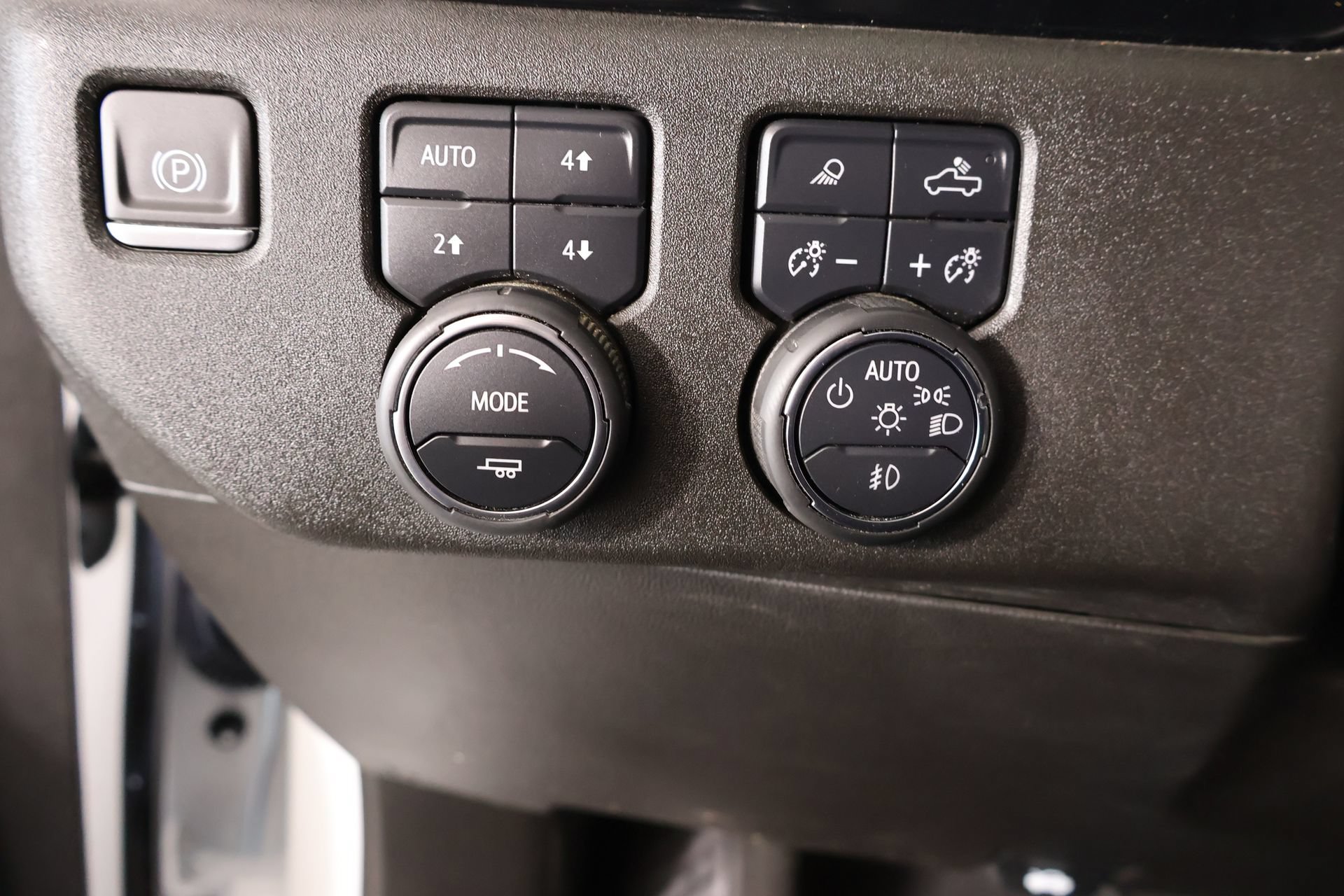 2024 Chevrolet Silverado 1500 LTZ - Photo 9