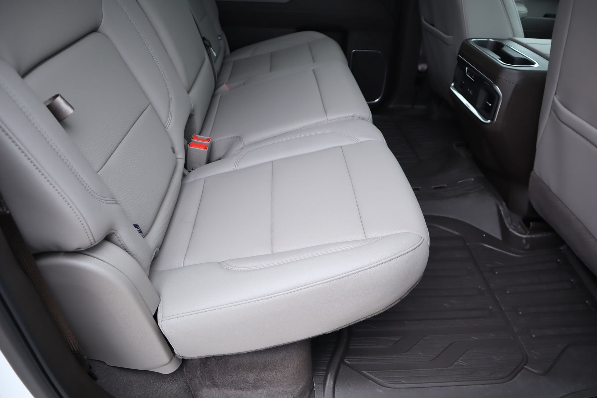 2026 GMC Sierra 1500 SLT - Photo 18