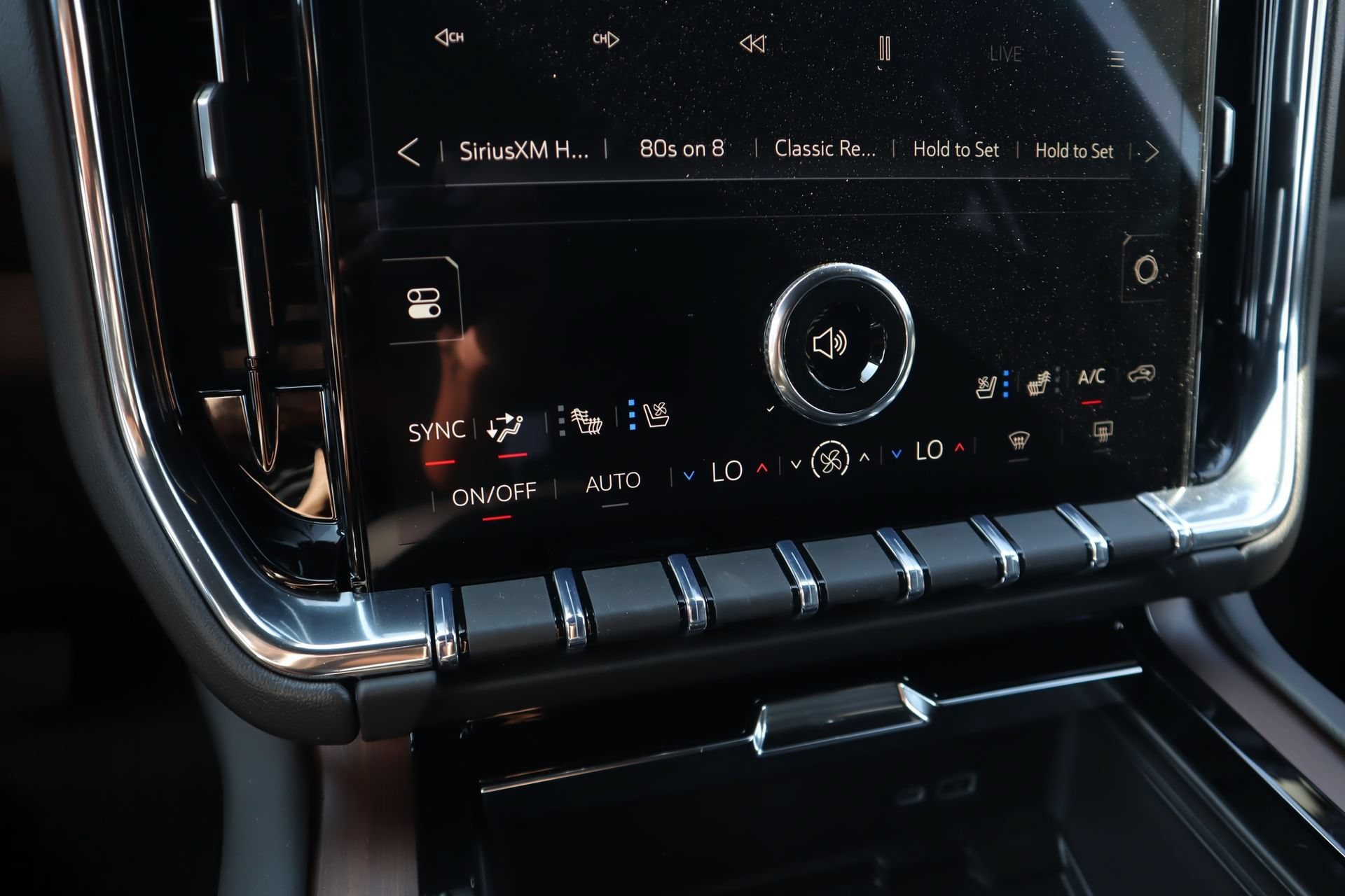 2026 GMC Yukon Denali - Photo 10