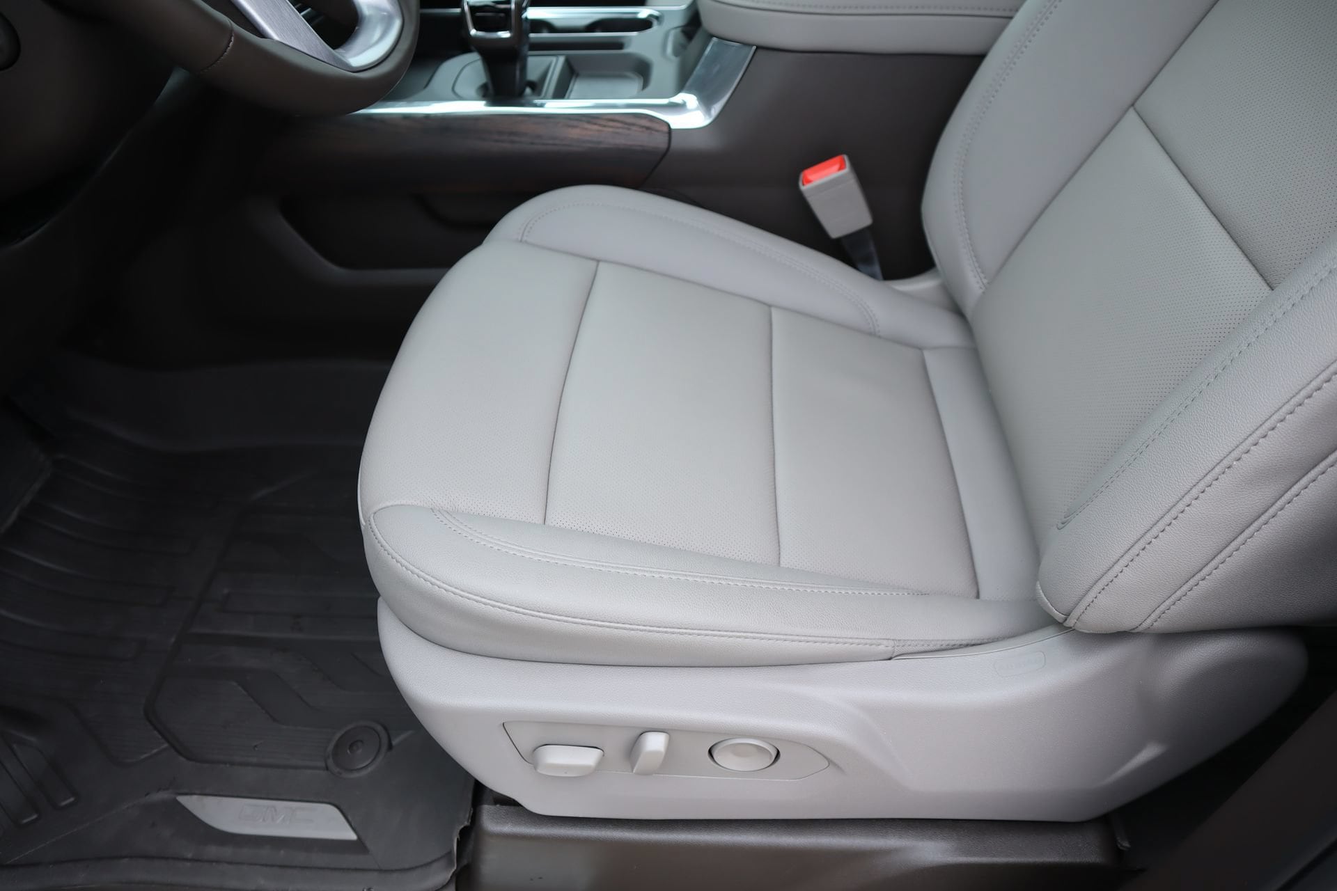 2026 GMC Sierra 1500 SLT - Photo 15