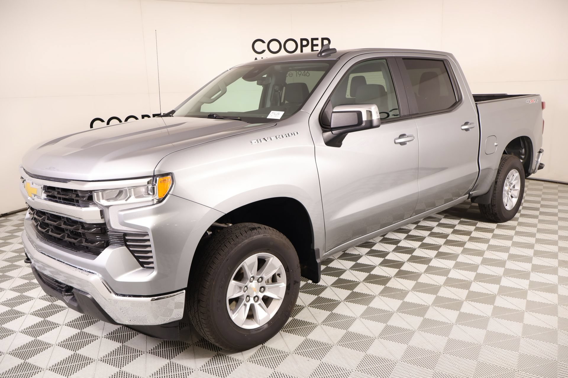 2025 Chevrolet Silverado 1500 LT - Photo 10