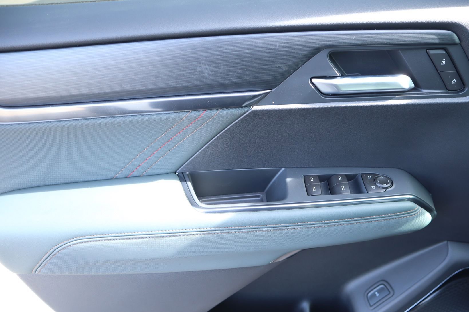 2026 GMC Acadia AT4 - Photo 24
