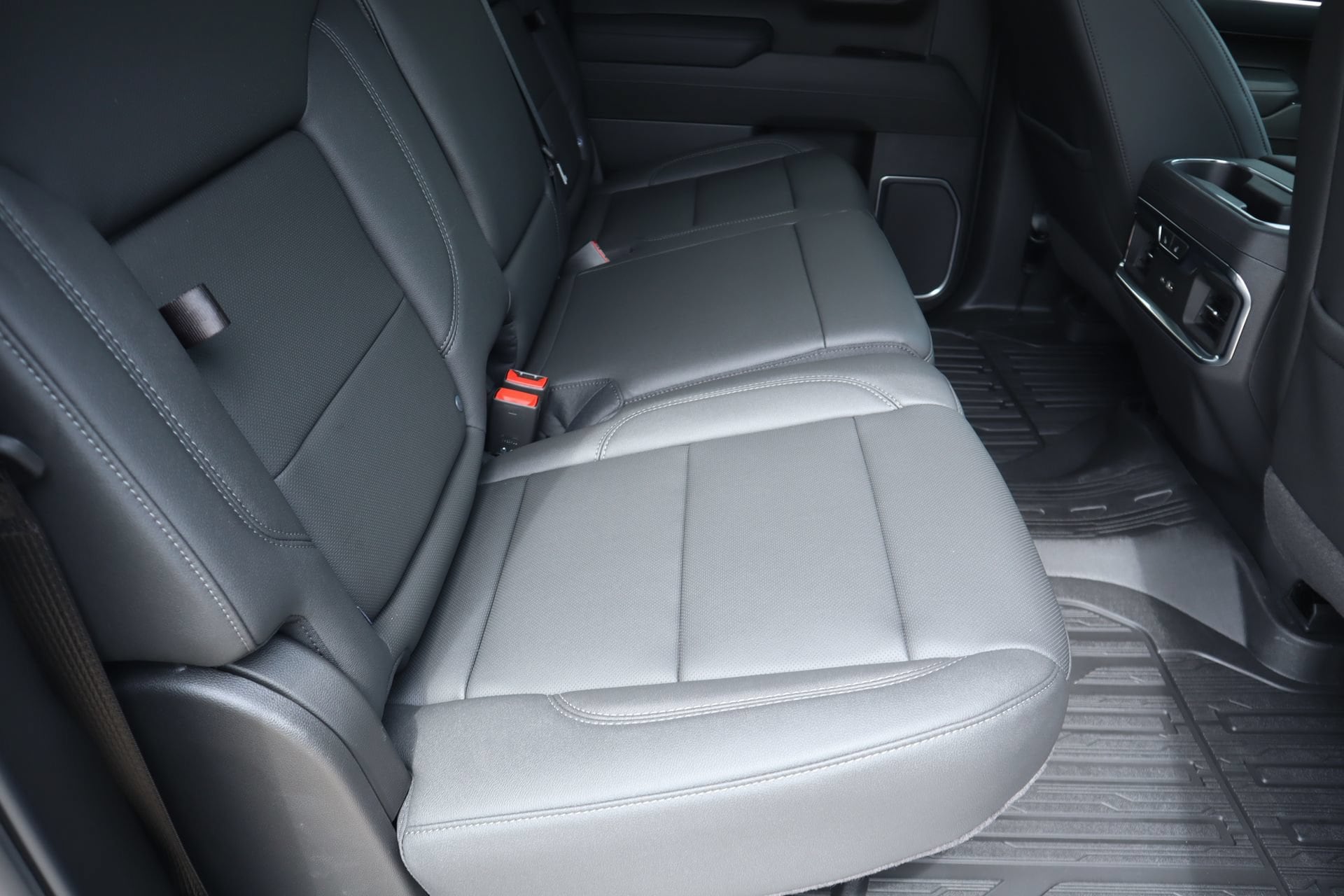 2026 GMC Sierra 1500 SLT - Photo 15