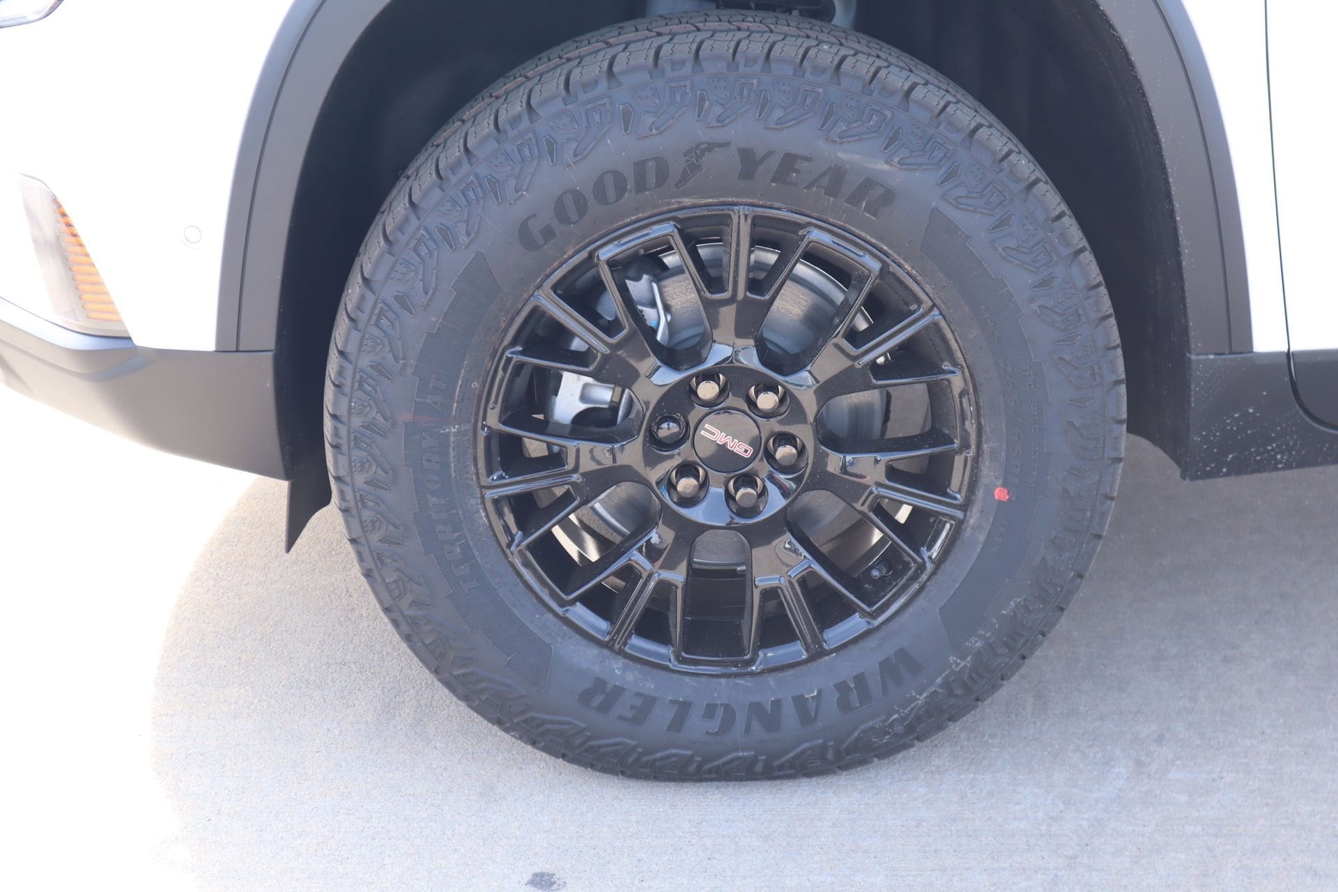 2026 GMC Acadia AT4 - Photo 18
