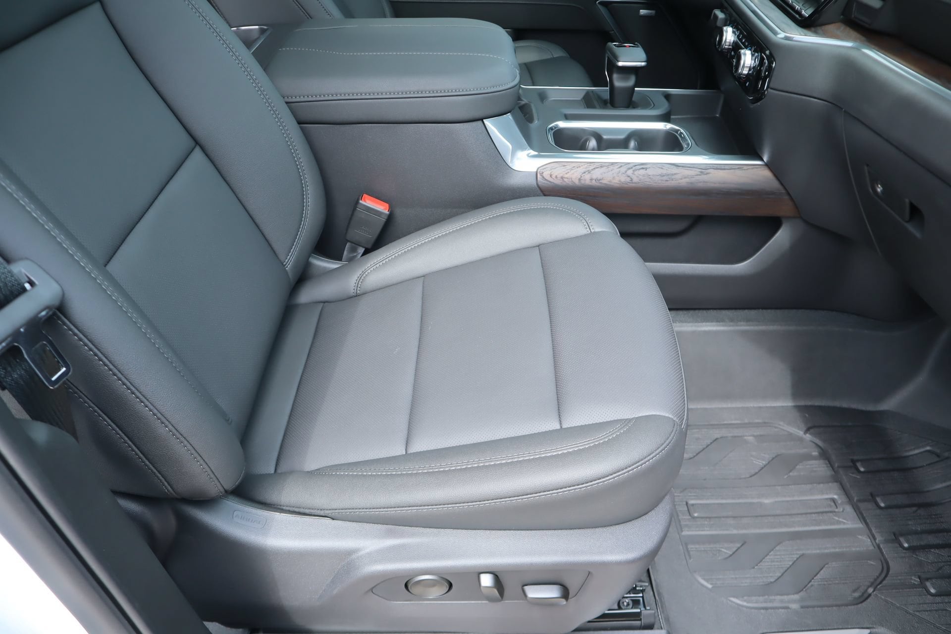 2026 GMC Sierra 1500 SLT - Photo 14