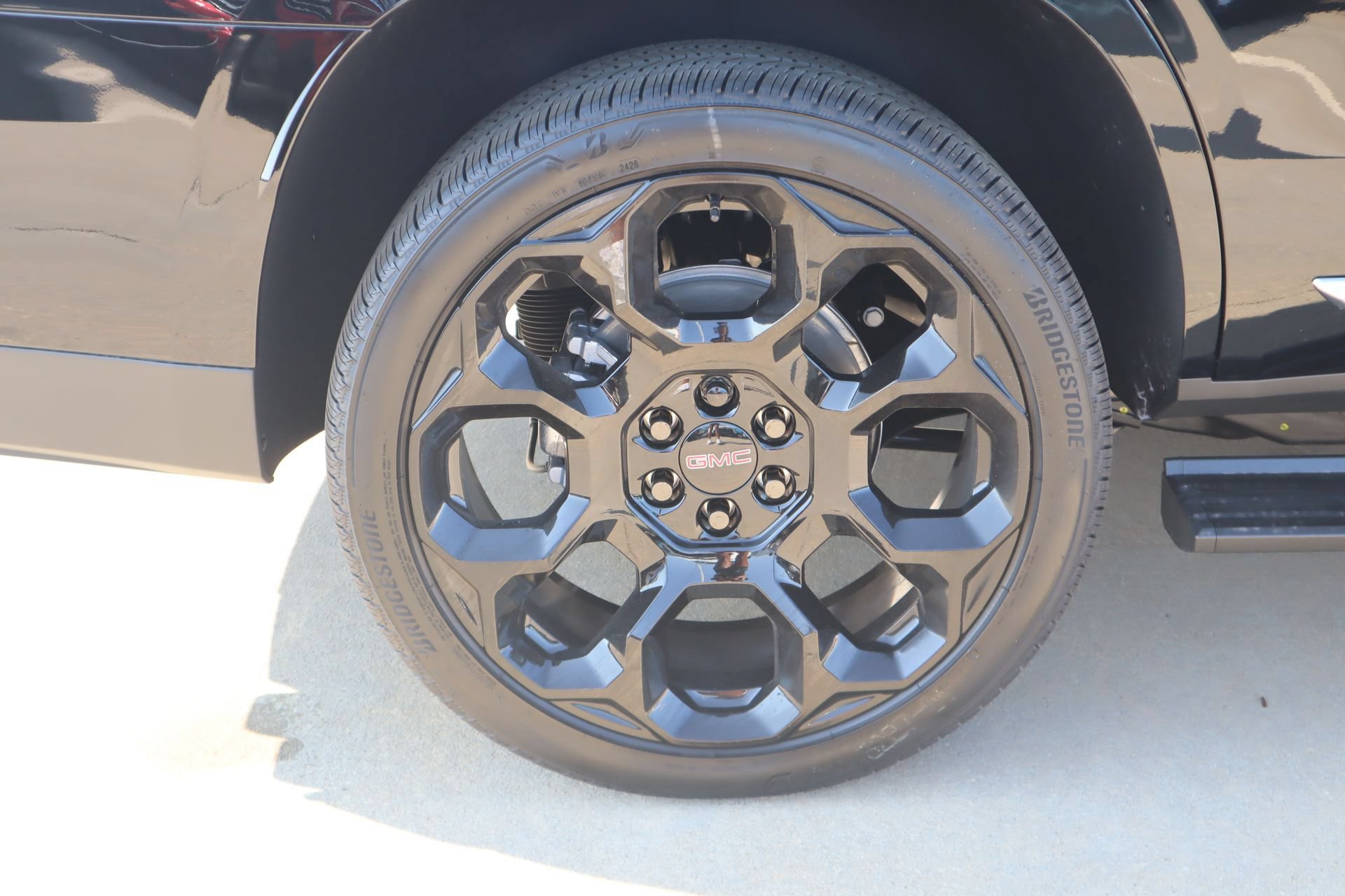 2026 GMC Yukon Denali - Photo 18