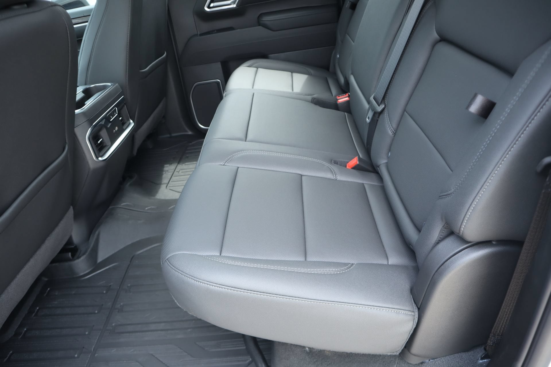 2026 GMC Sierra 1500 SLT - Photo 13