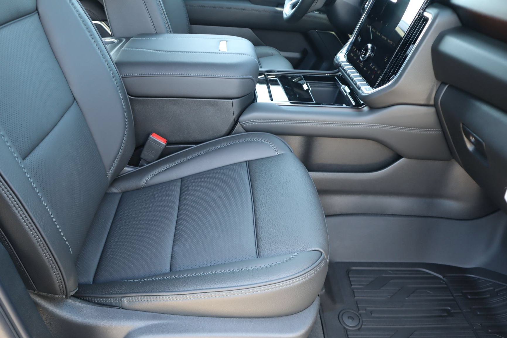 2026 GMC Yukon Denali - Photo 17