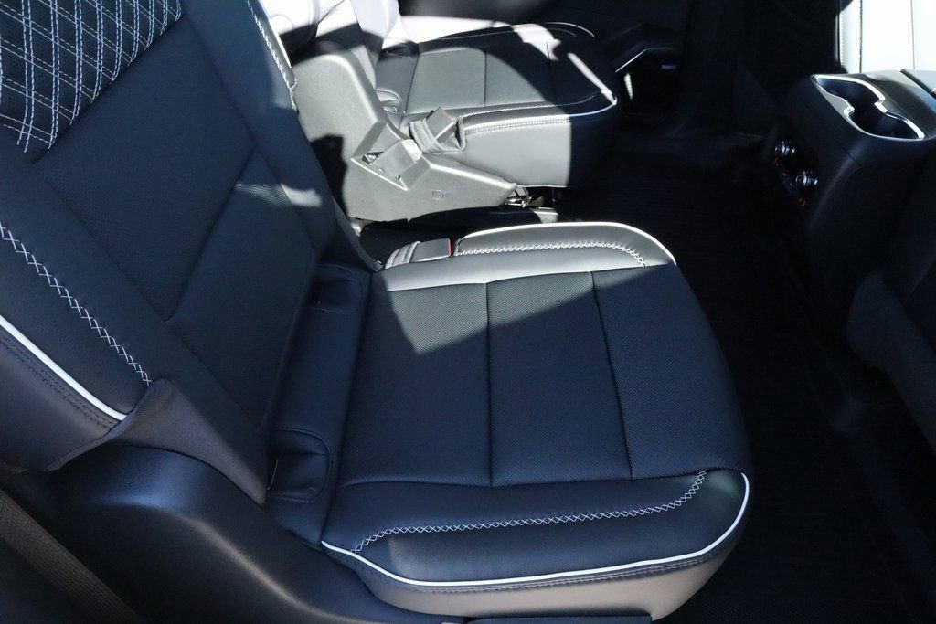 2026 GMC Acadia Denali - Photo 17