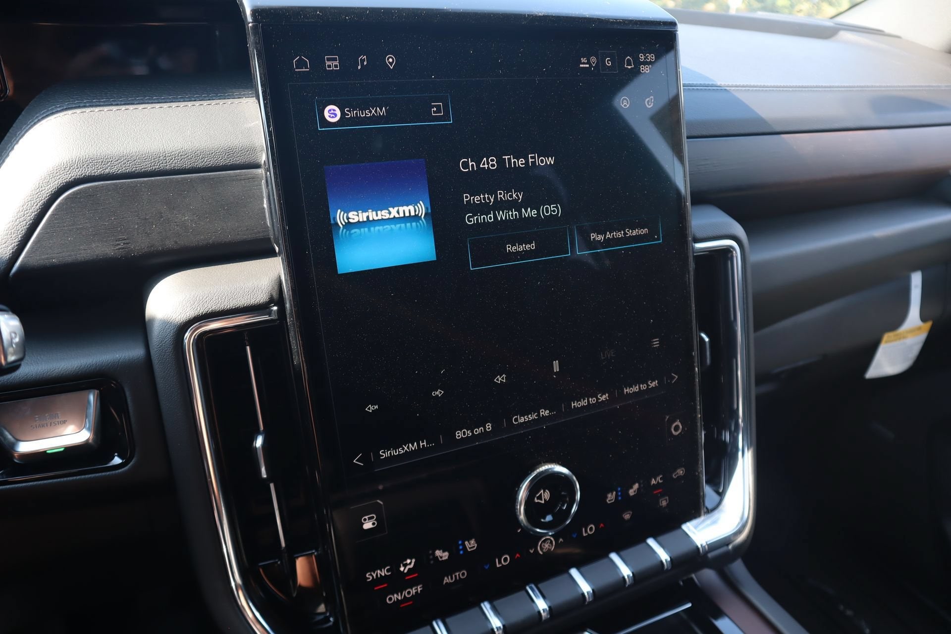2026 GMC Yukon Denali - Photo 7