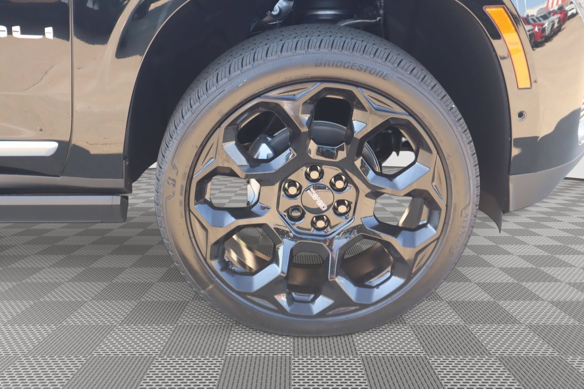 2026 GMC Yukon Denali - Photo 19