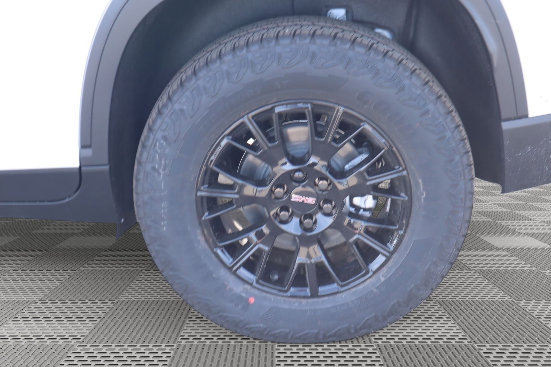 2026 GMC Acadia AT4 - Photo 19