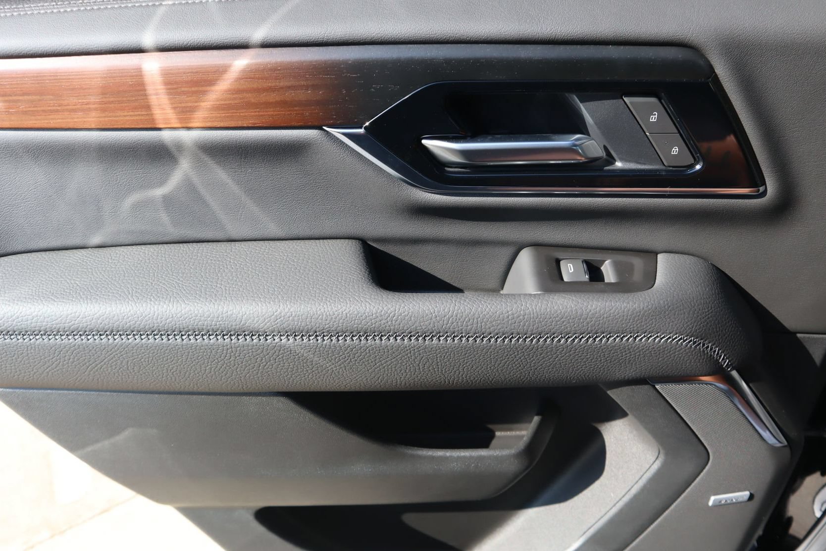 2026 GMC Yukon Denali - Photo 27
