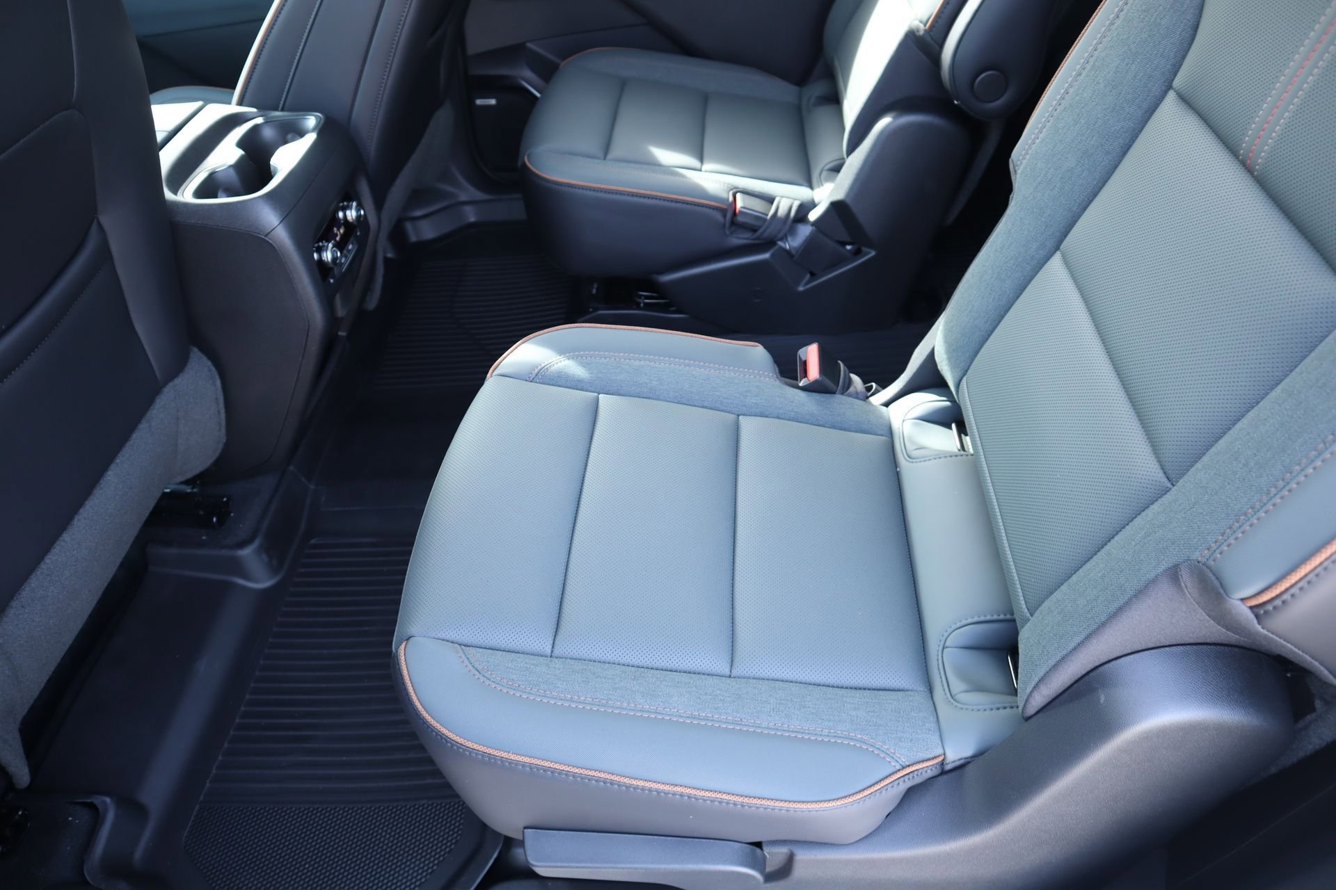 2026 GMC Acadia AT4 - Photo 14