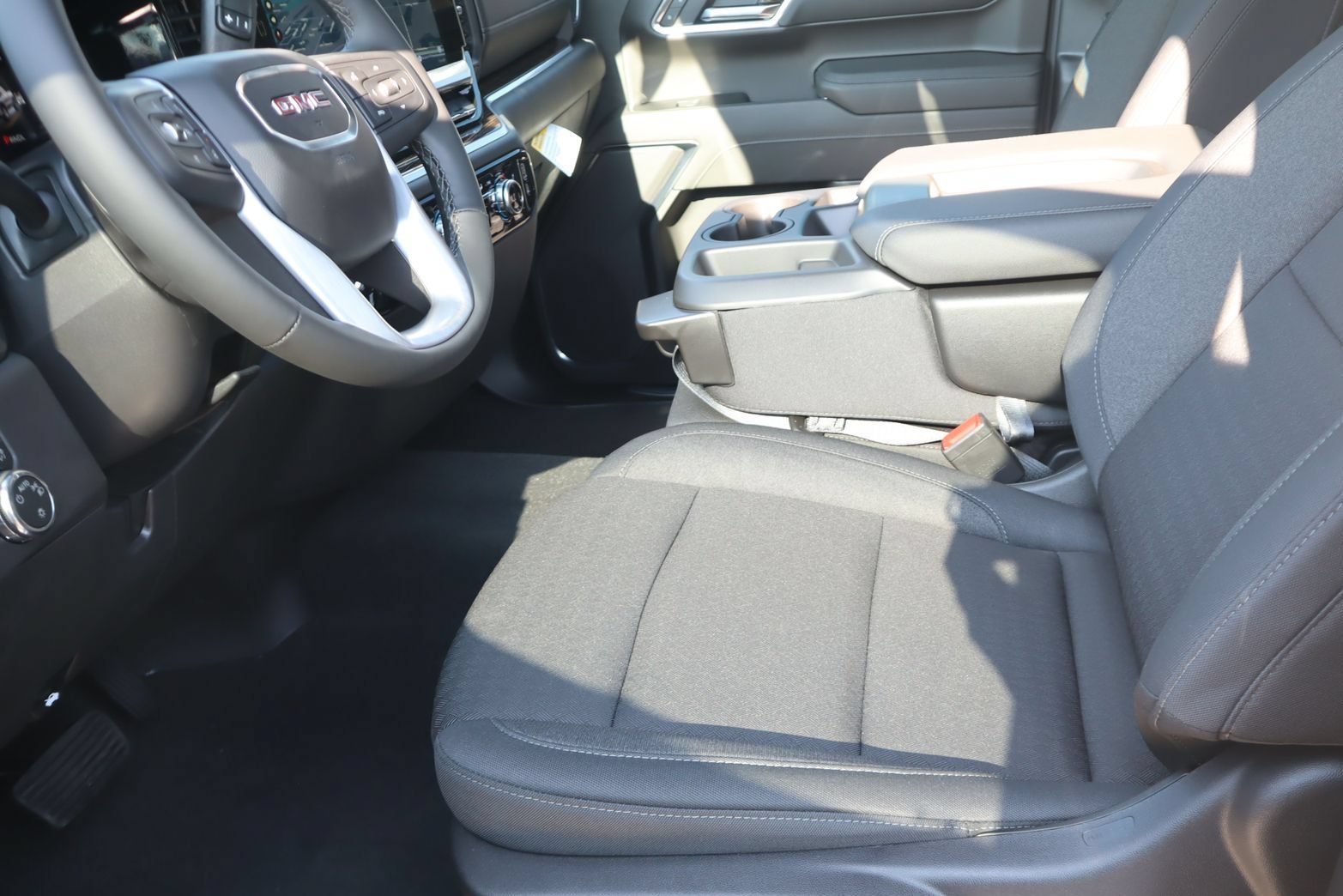 2026 GMC Sierra 1500 SLE - Photo 14