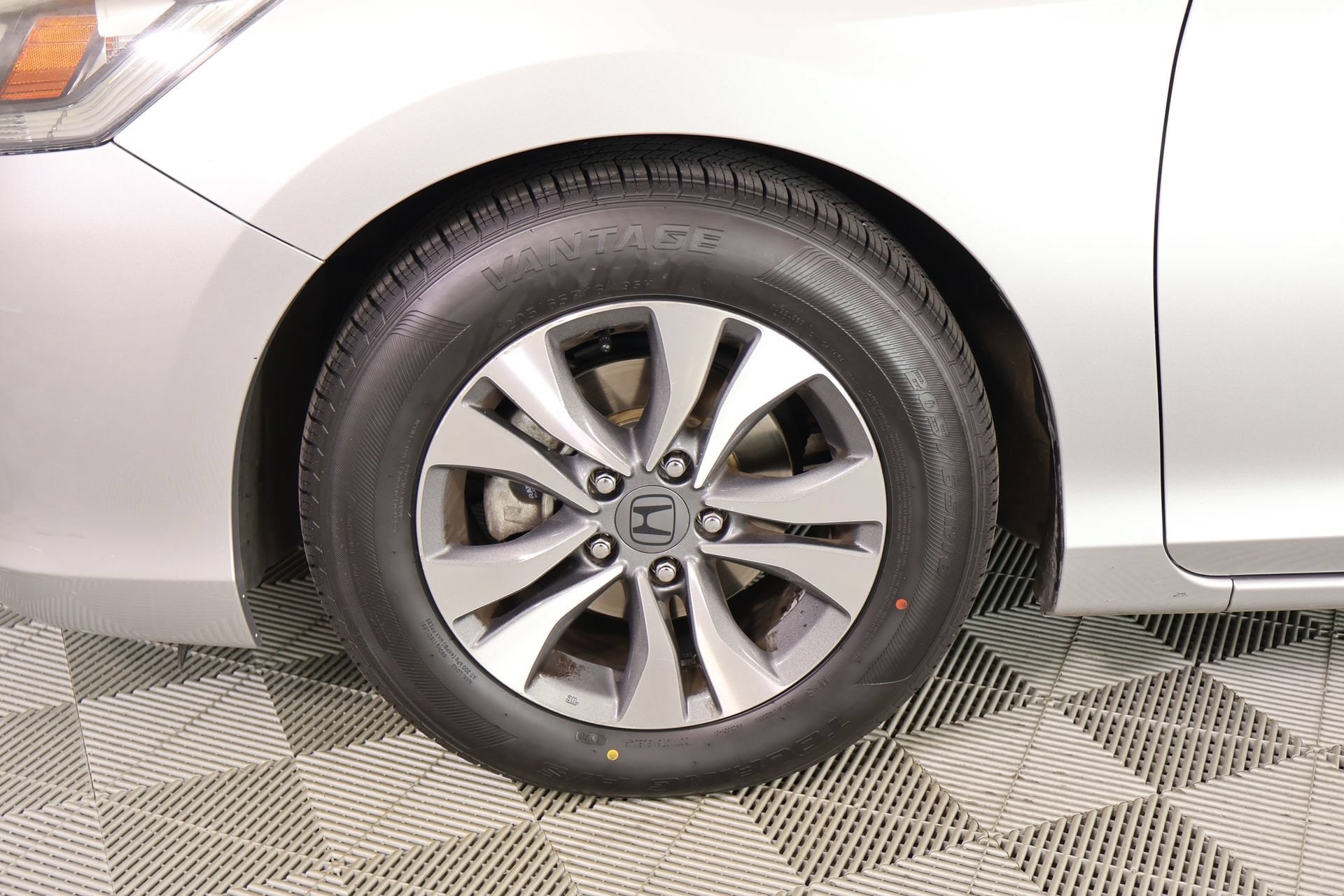 2013 Honda Accord LX - Photo 17