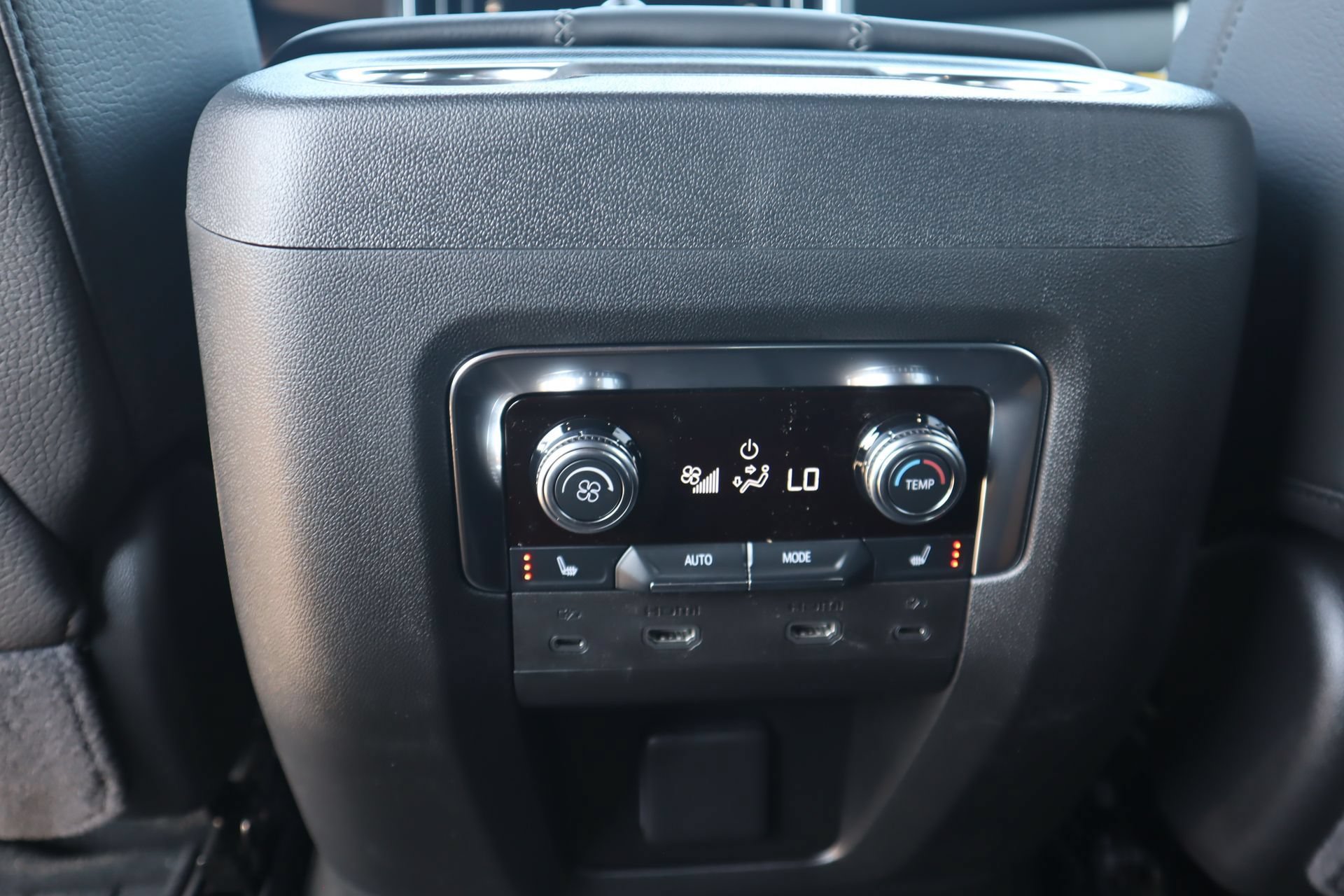 2026 GMC Yukon Denali - Photo 25