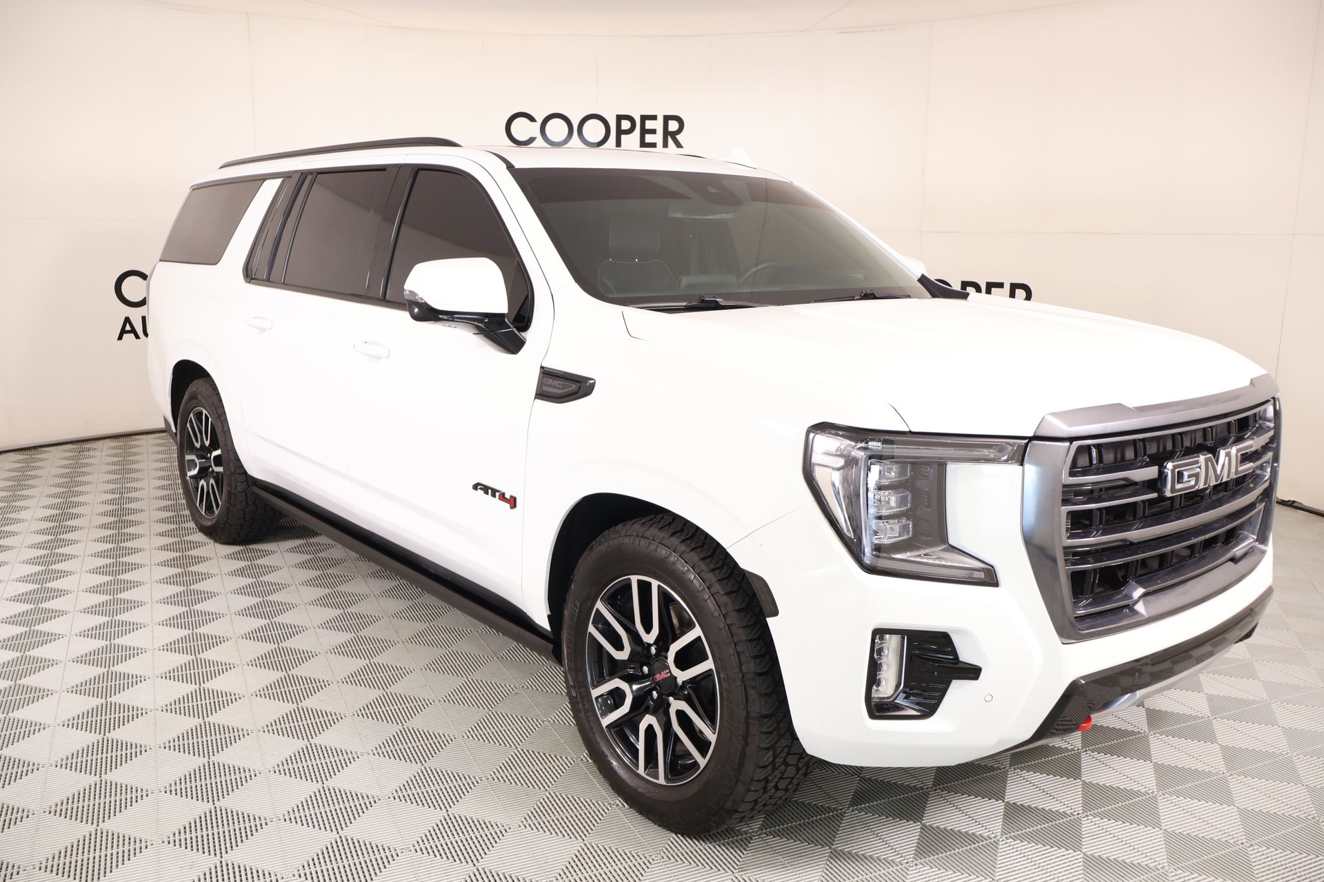 2023 GMC Yukon 4WD AT4's photo