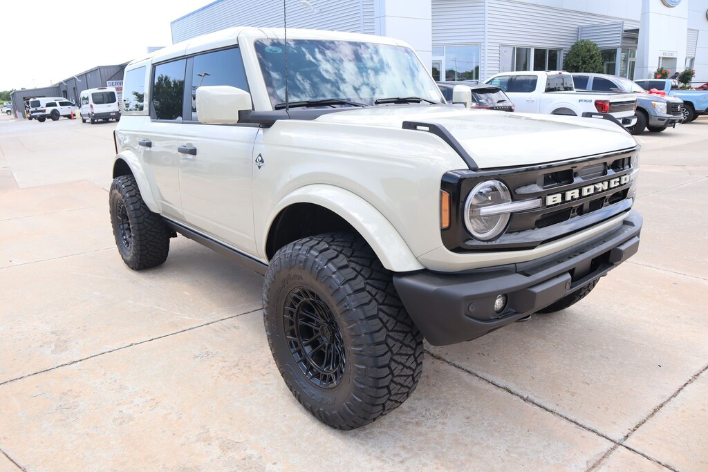 New 2026 Ford Bronco Outer Banks SUV