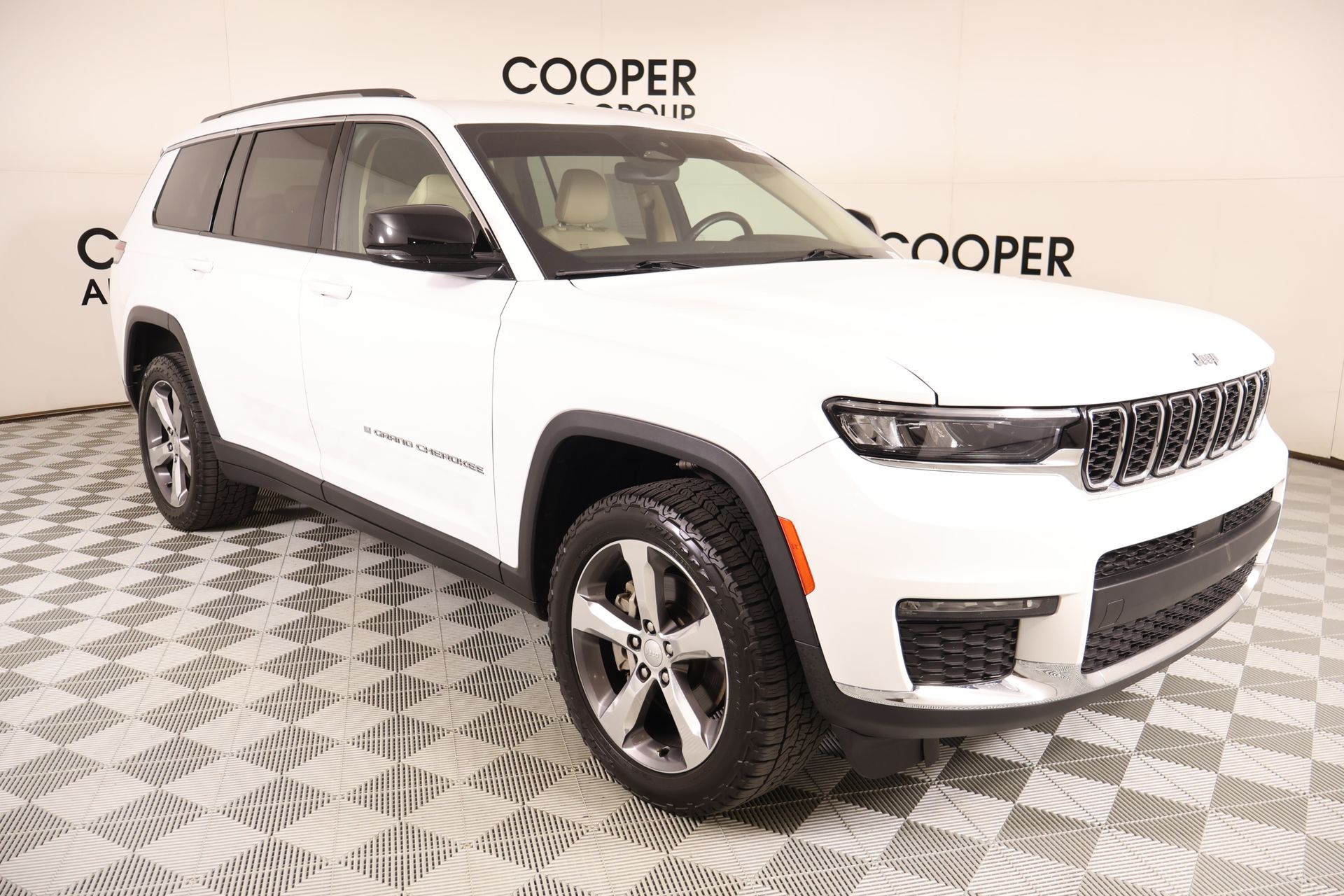 2022 Jeep Grand Cherokee L Limited 4WD photo