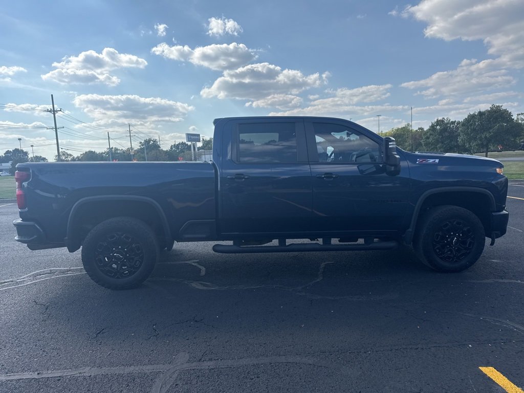 2021 Chevrolet Silverado 2500HD LT photo 3
