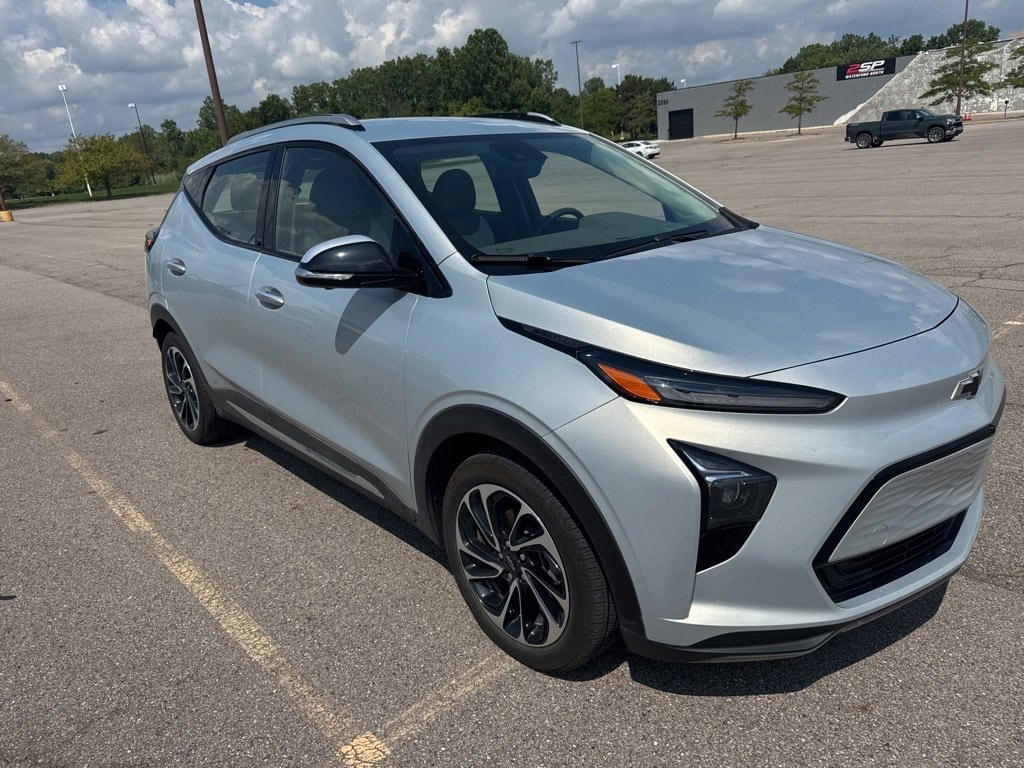 Used 2023 Chevrolet Bolt EUV Premier with VIN 1G1FZ6S01P4123186 for sale in Waterford Township, MI