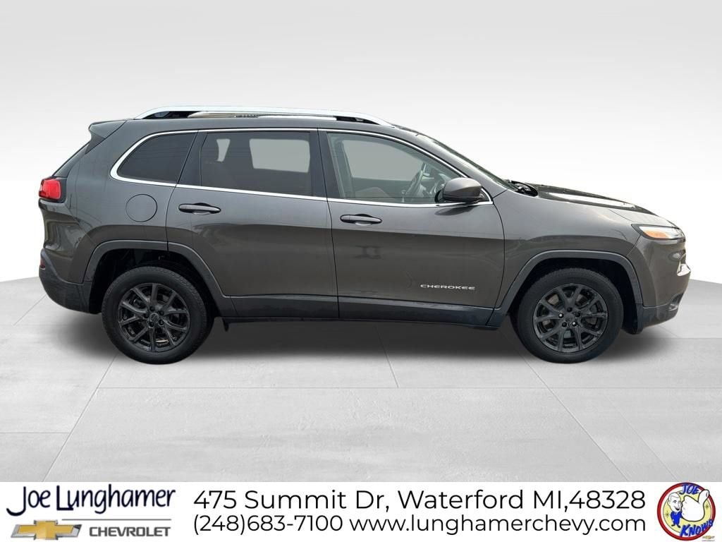 Used 2017 Jeep Cherokee Latitude with VIN 1C4PJLCB9HW585244 for sale in Waterford Township, MI