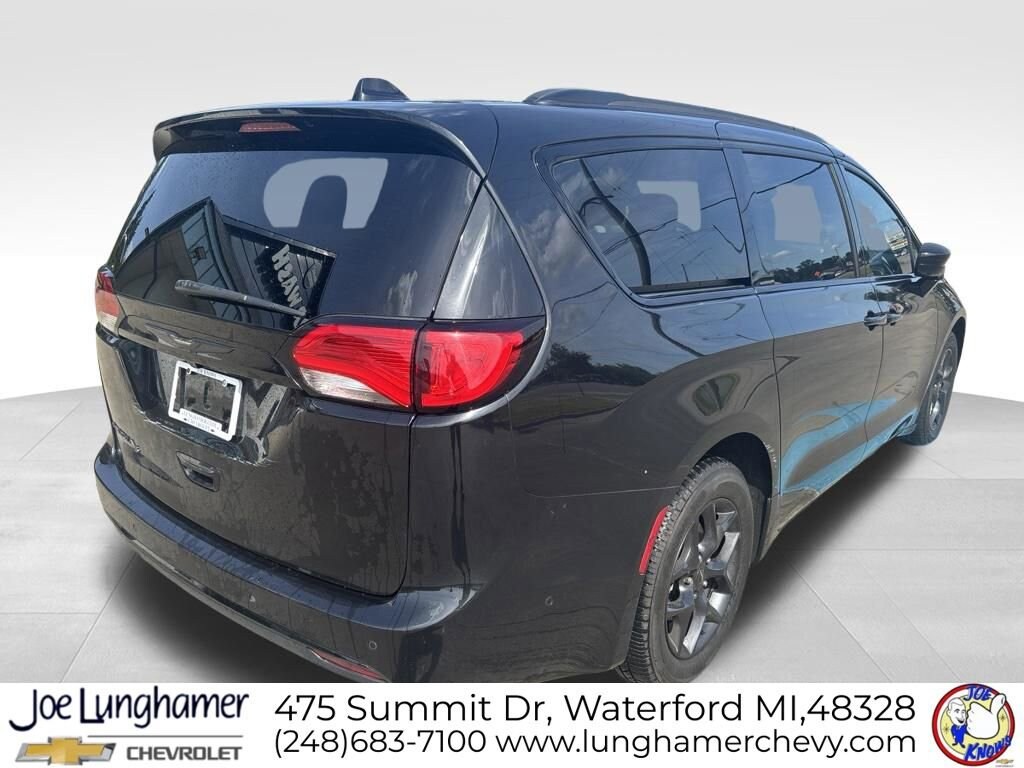 Used 2019 Chrysler Pacifica Touring L Minivan