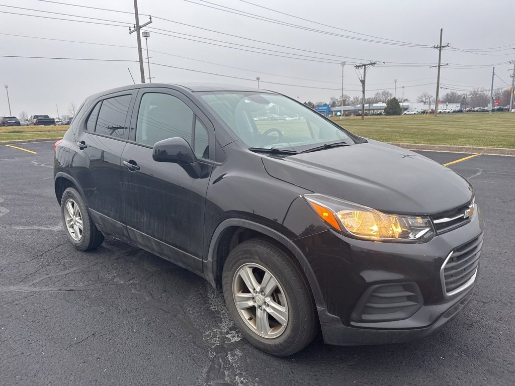 2022 Chevrolet Trax LS photo 2